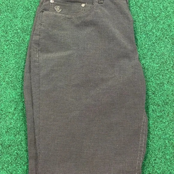 English Laundry 32x30 - Picture 5 of 5